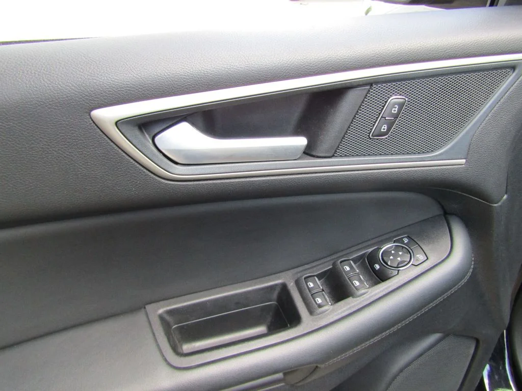 Used 2024 Black Ford SEL image 21