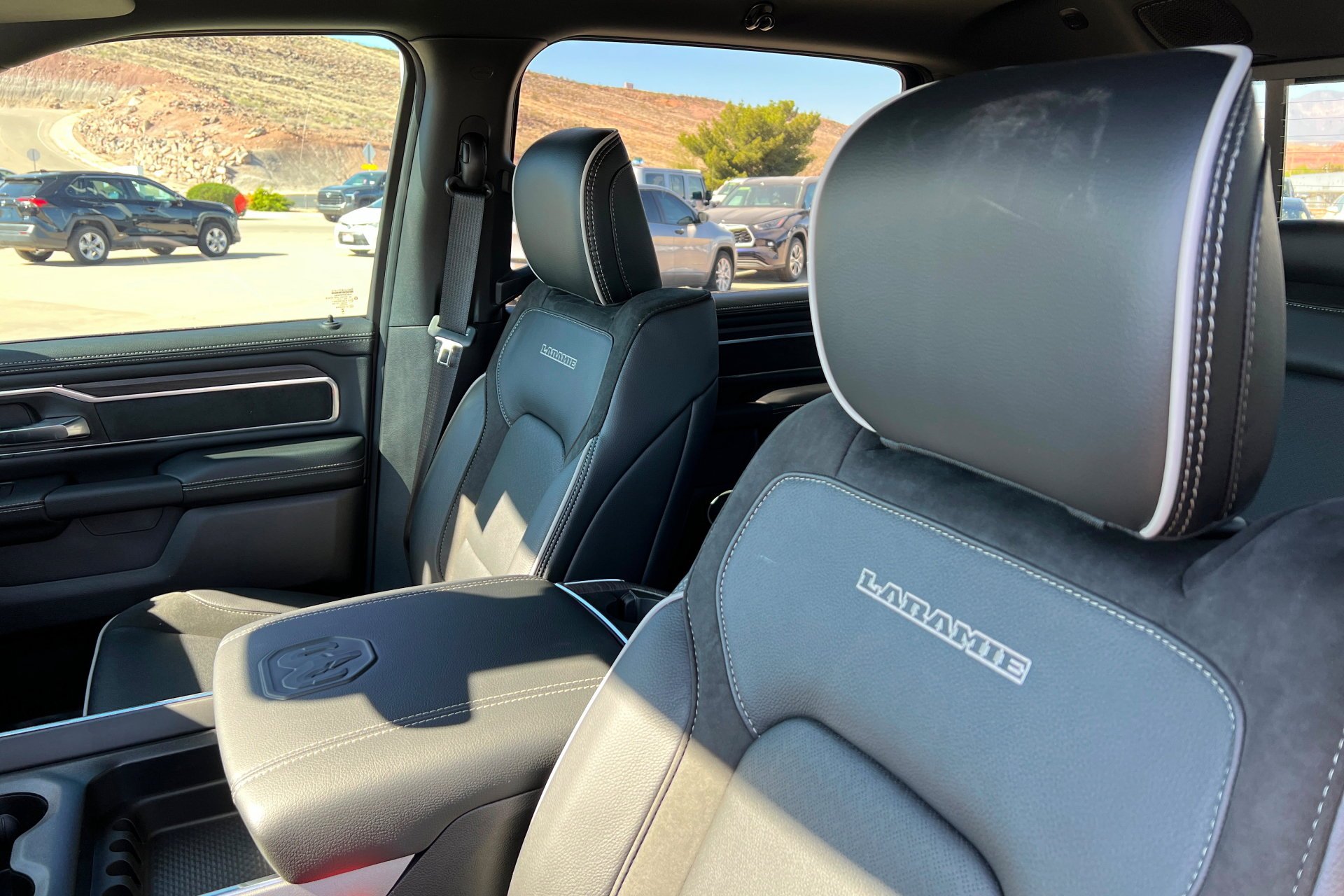 New 2026 Diamond Black Crystal Pearl-Coat Exterior Paint RAM Laramie image 17