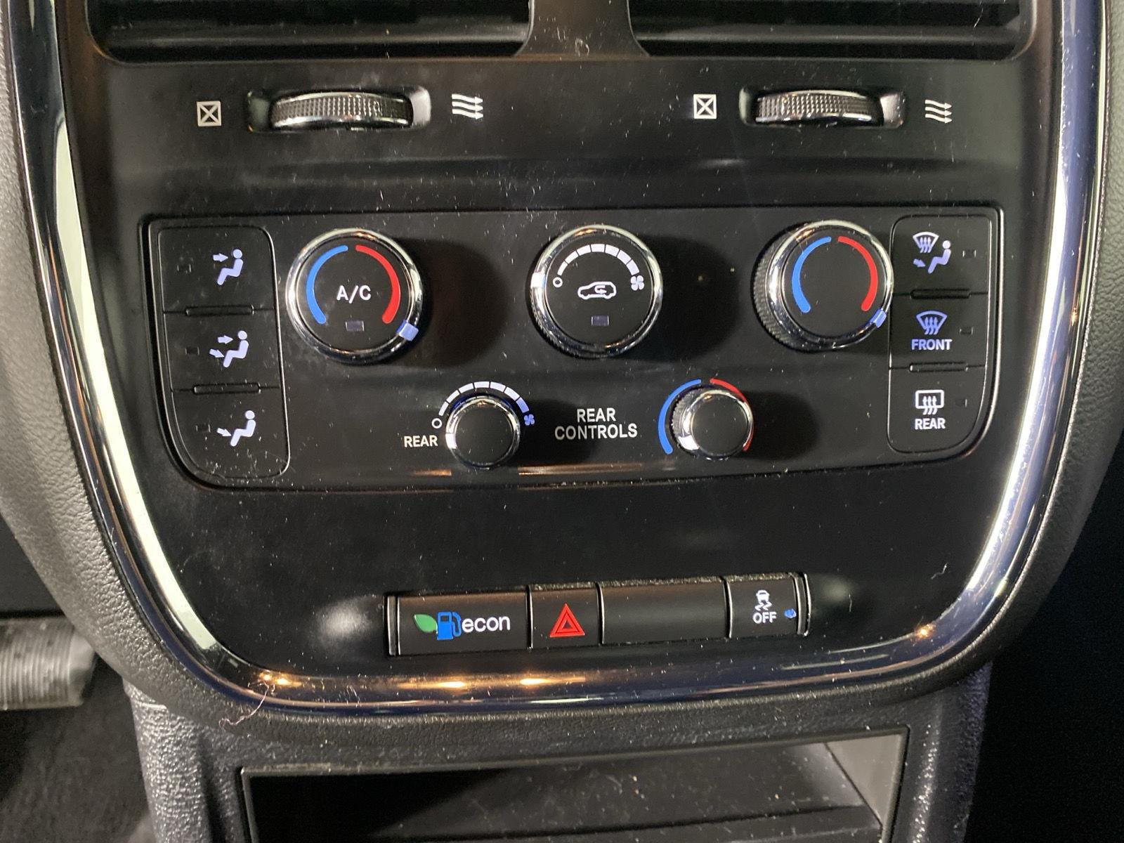 Used 2018 Black Onyx Crystal Pearlcoat Dodge SE Plus image 18