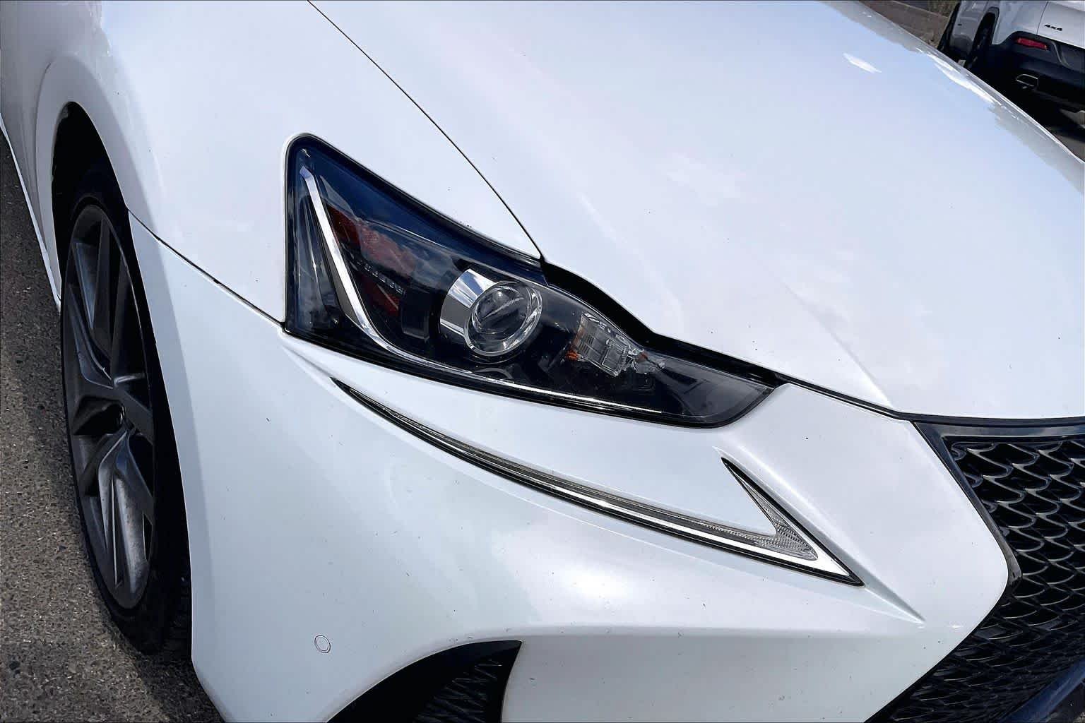 Used 2018 Ultra White Lexus  image 27