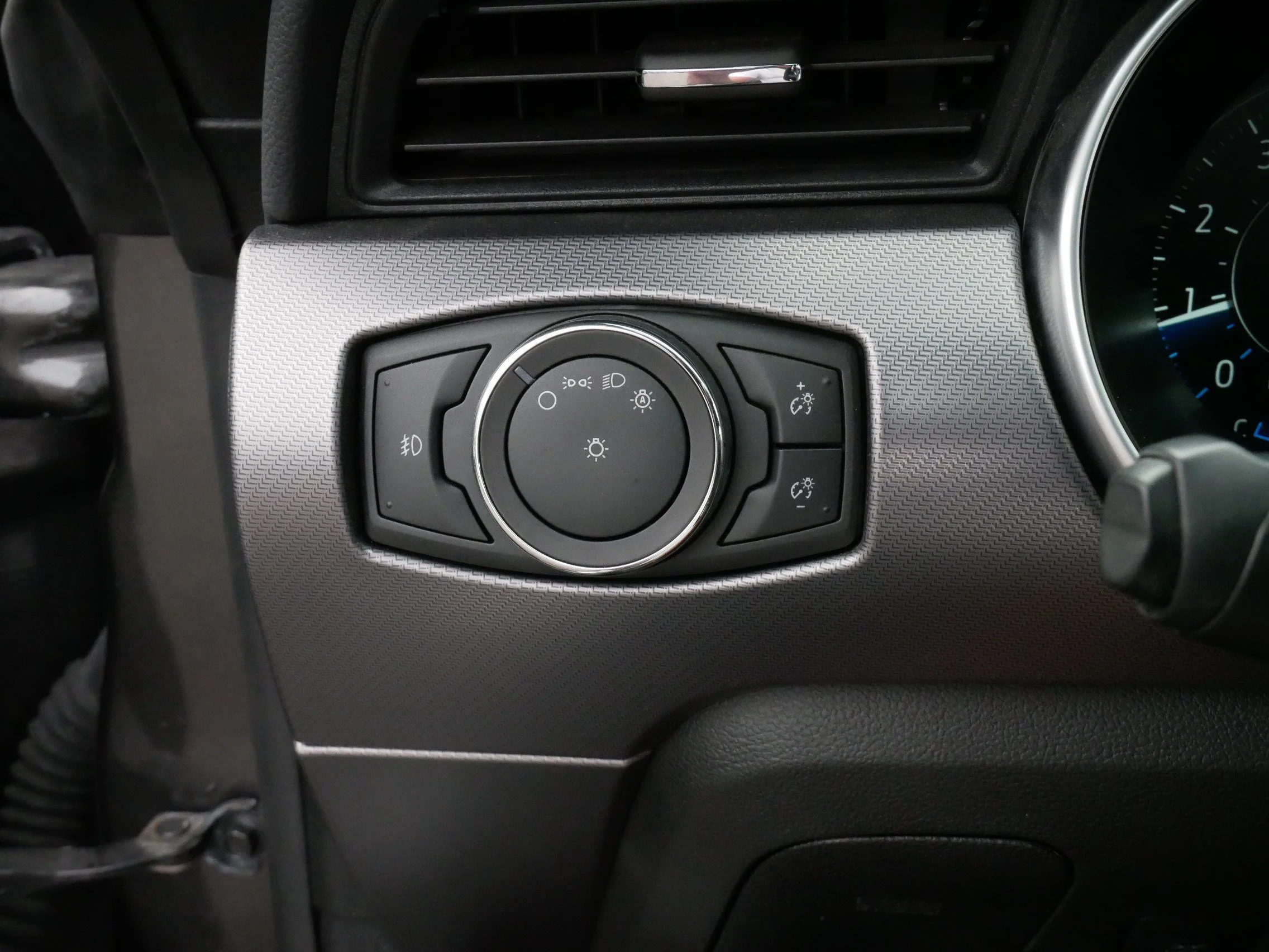 Used 2018 Magnetic Metallic Ford EcoBoost Premium image 27