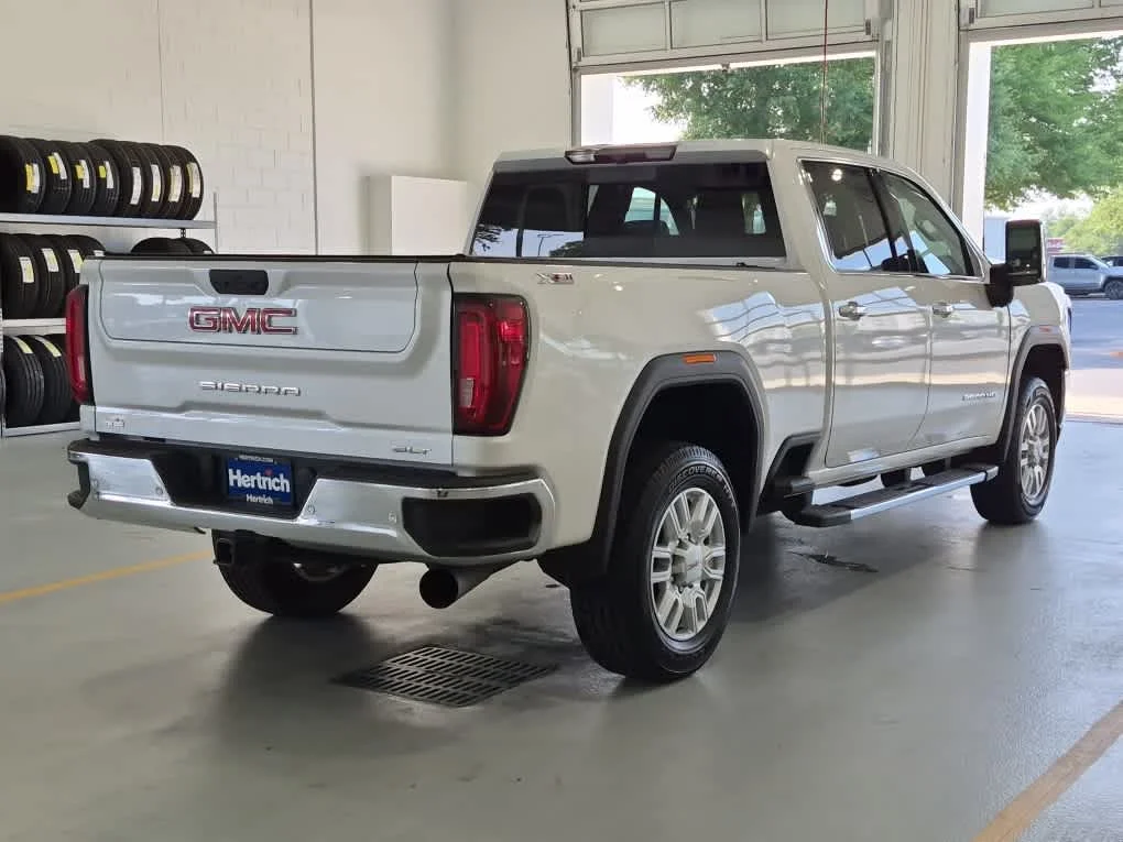 Used 2023 White Frost Tricoat GMC SLT image 3