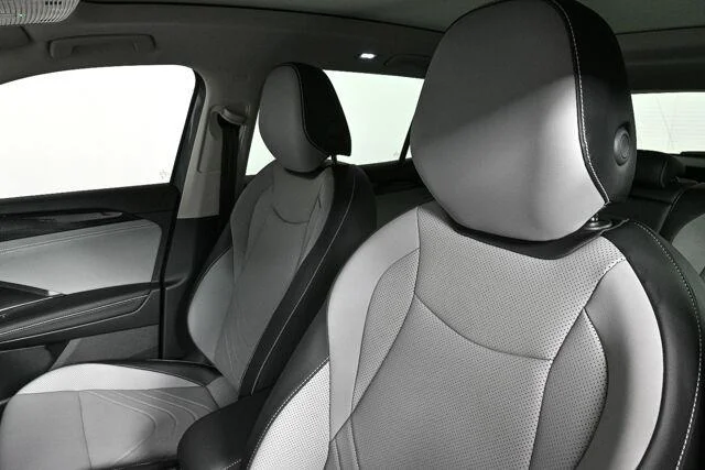 New 2026 Platinum Gray Metallic Volkswagen SE image 5