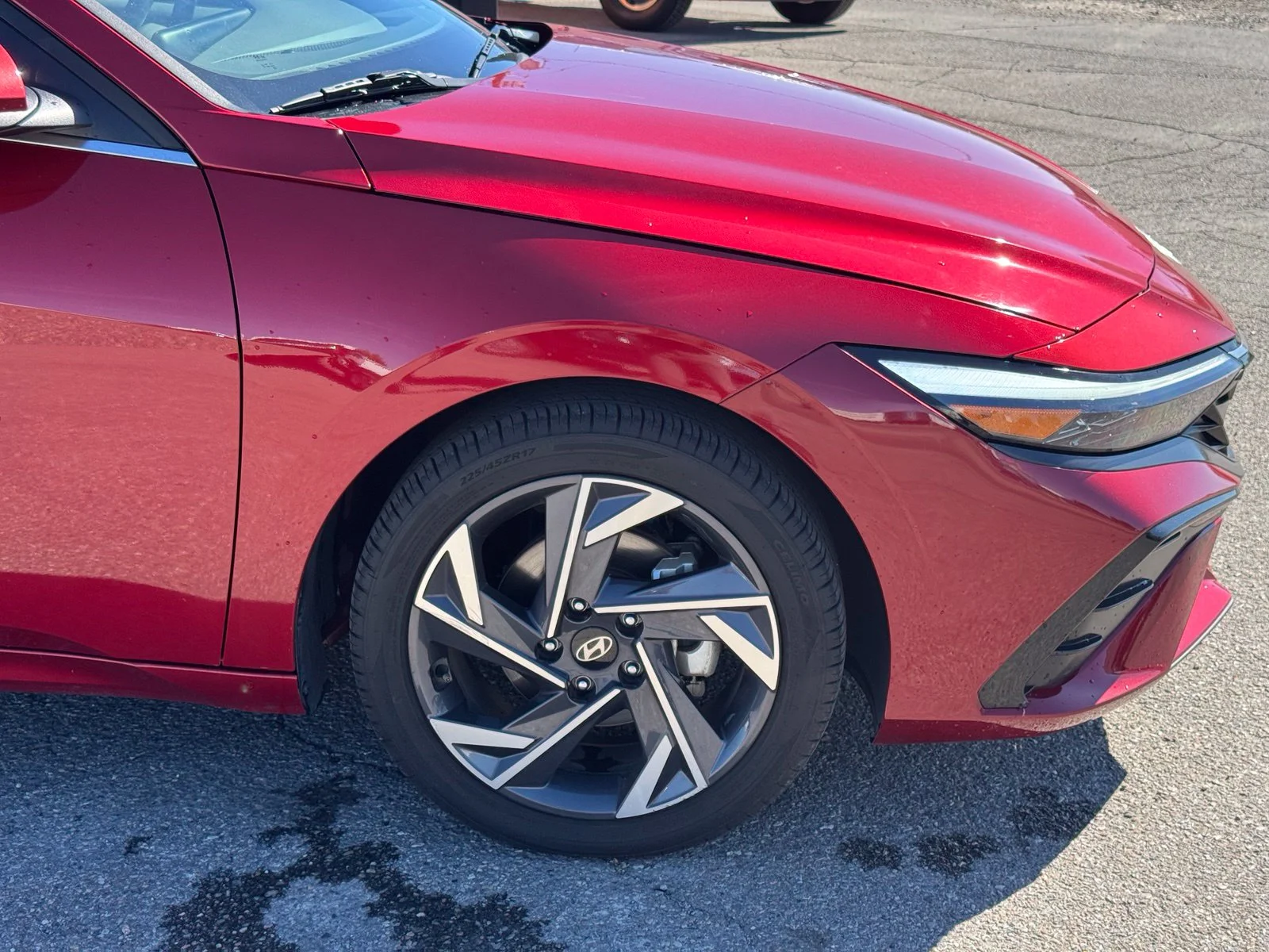 Used 2025 Red Hyundai SEL Convenience image 3