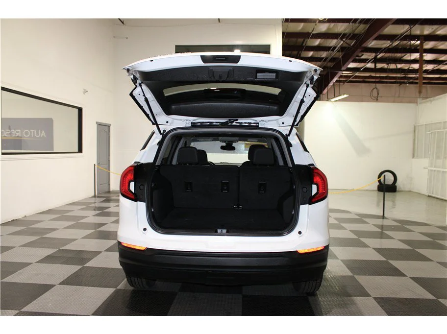 Used 2022 Summit White GMC SLE image 19