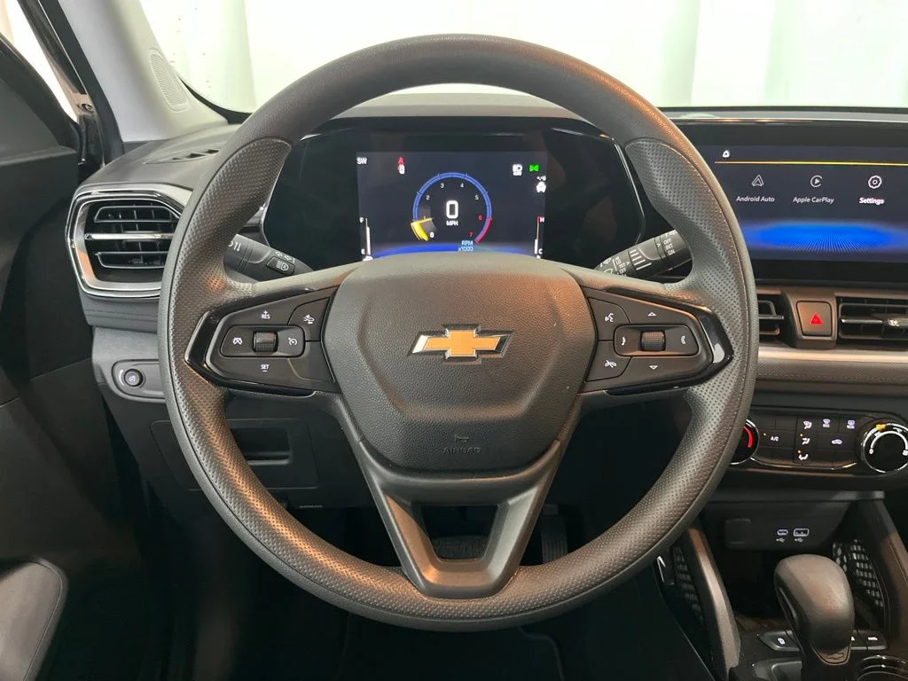 Used 2025 Gray Chevrolet LS image 5