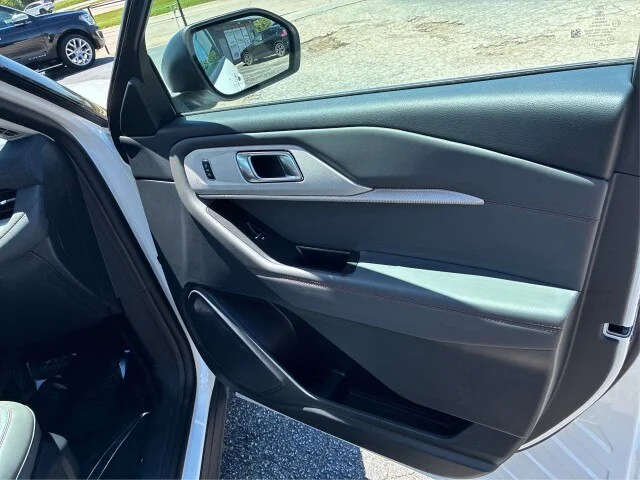 New 2026 Star White Metallic Tri-Coat Ford Active image 44