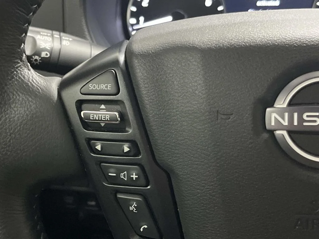 Used 2024 Super Black Nissan SV Crew Cab Hardbody Package image 18