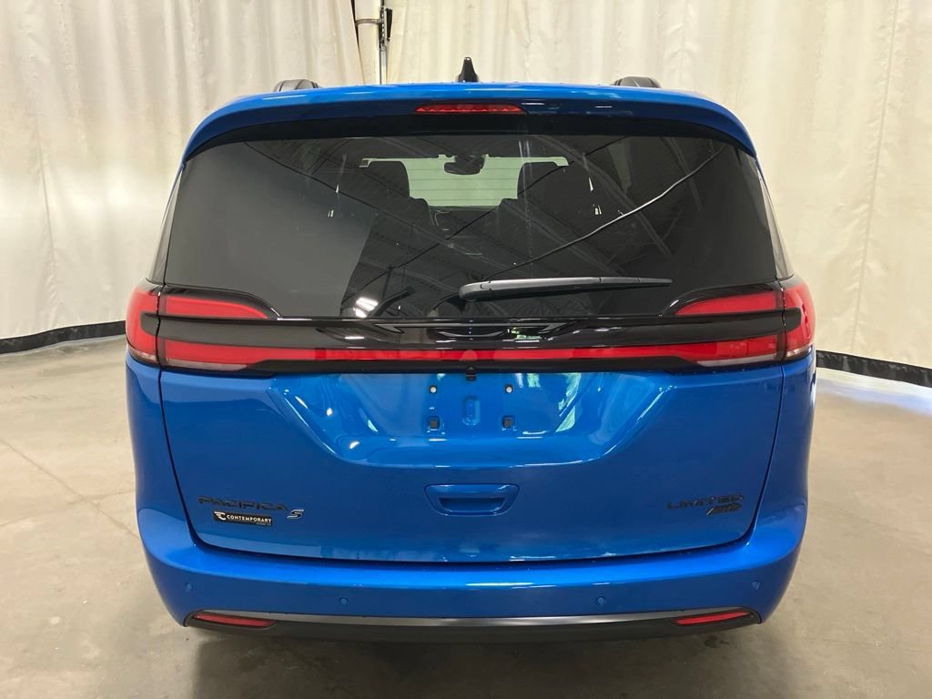 New 2027 Hydro Blue Pearl-Coat Exterior Paint Chrysler Limited image 29