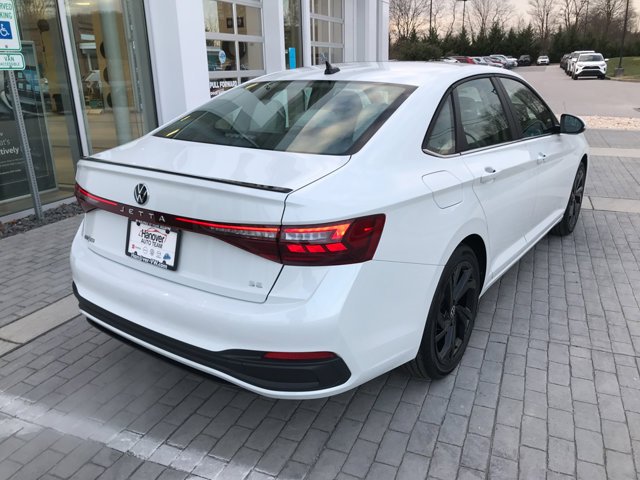 2026 Volkswagen Jetta SE - Photo 8