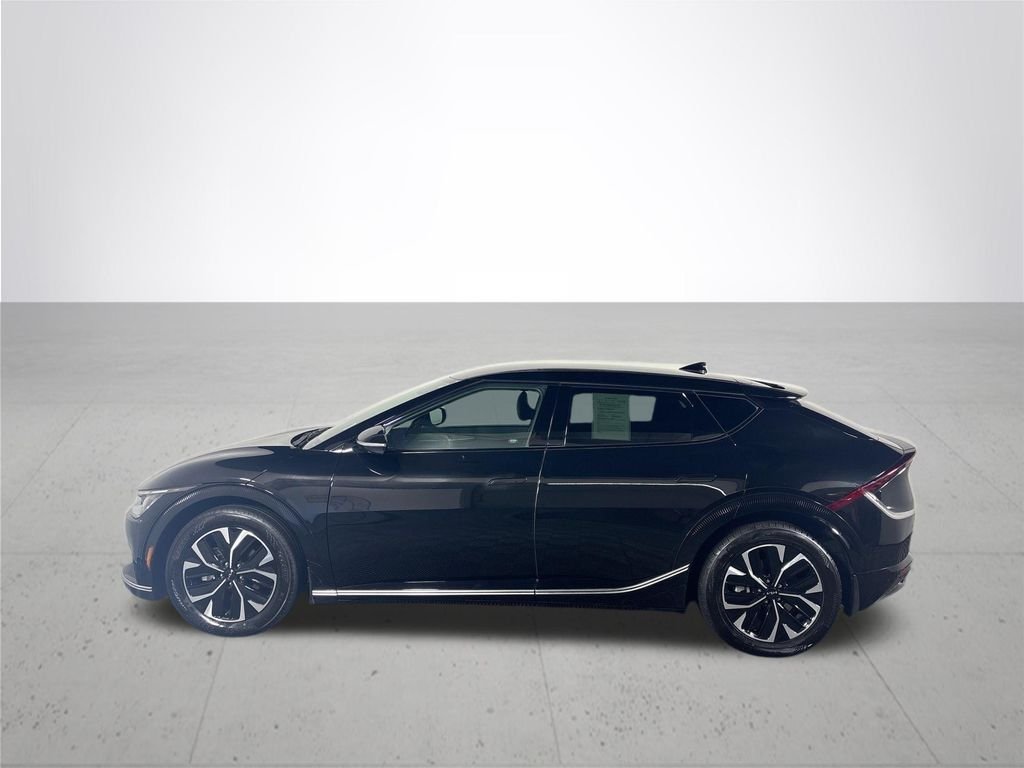Used 2024 Aurora Black Kia Wind image 9