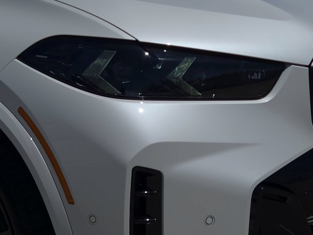 New 2026 Mineral White Metallic BMW xDrive40i image 6