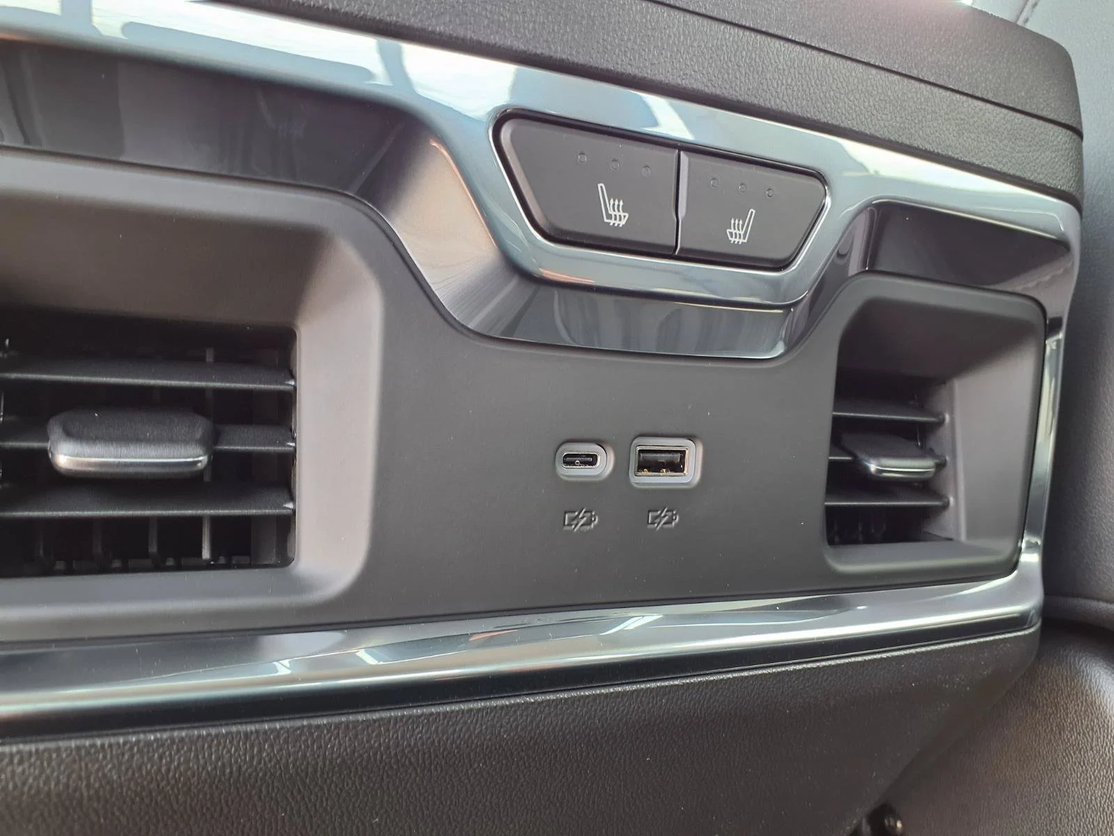 2026 GMC Sierra 1500 SLT - Photo 17