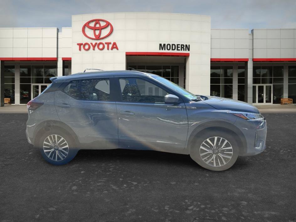 Used 2022 Boulder Gray Pearl Nissan SV image 11