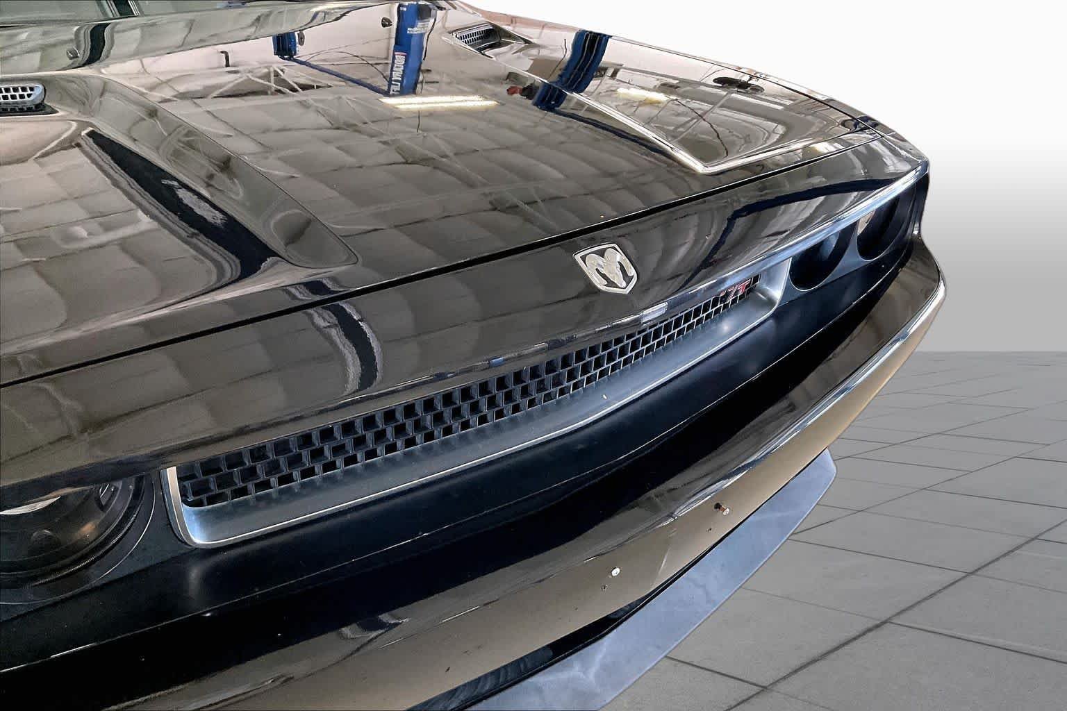 Used 2009 Brilliant Black Pearl Dodge R/T image 26