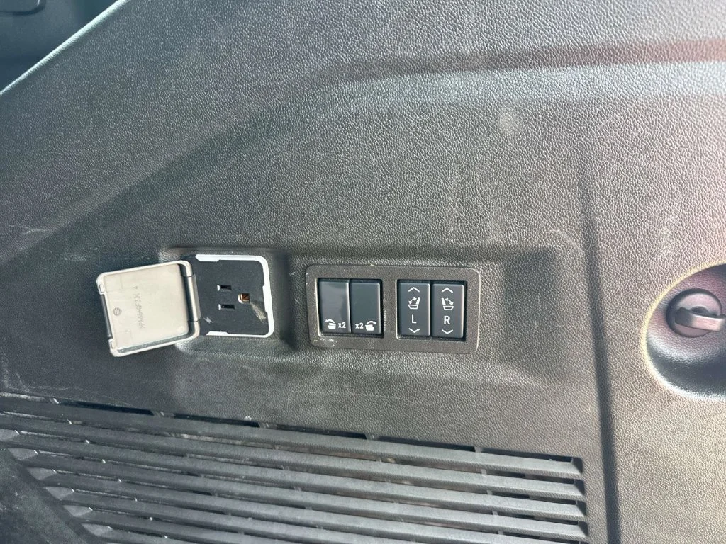 Used 2025 Gray Chevrolet Premier image 13