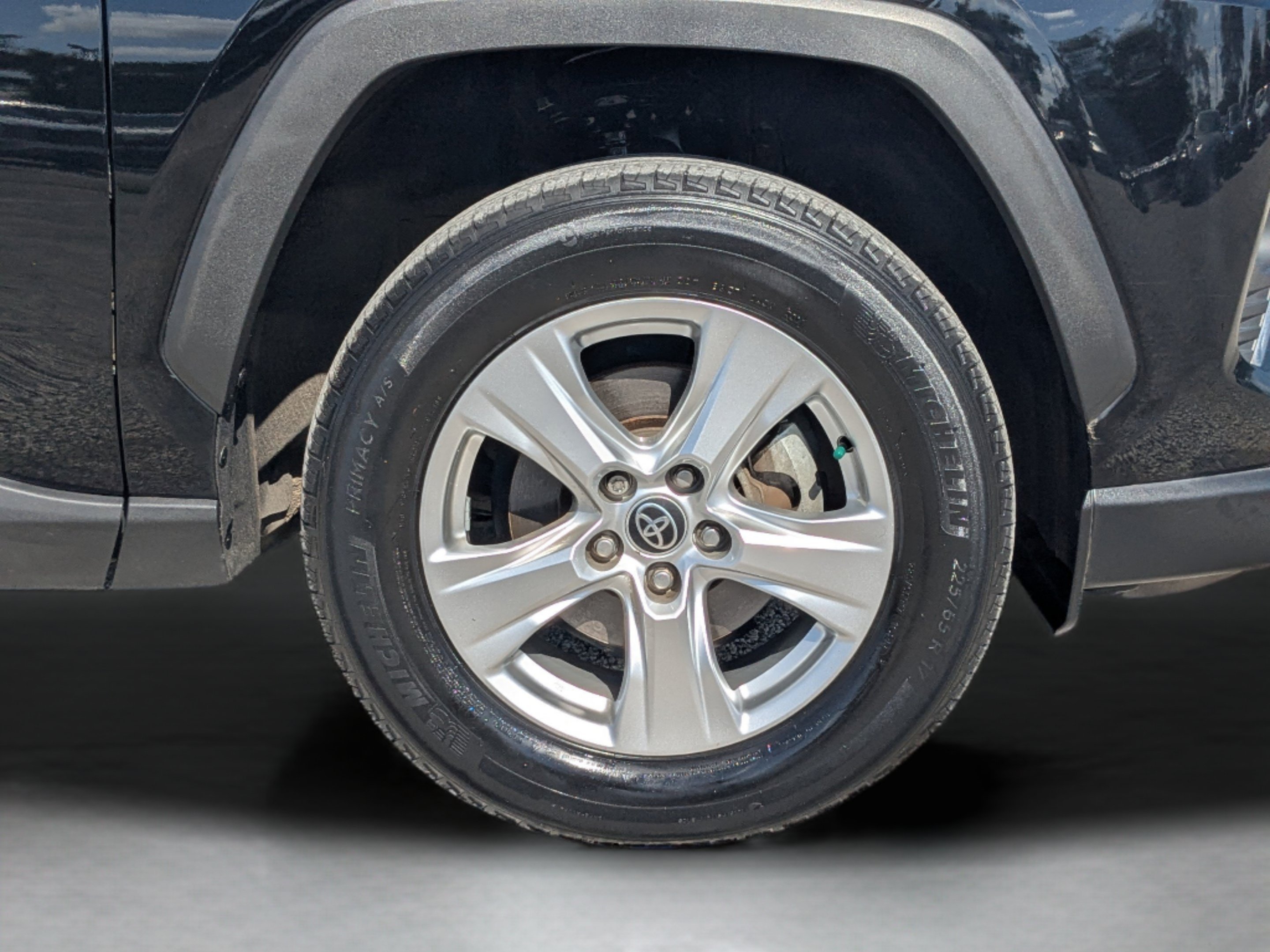 2021 Toyota RAV4 XLE - Photo 11