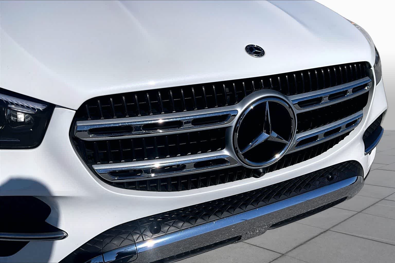 Used 2025 MANUFAKTUR Moonlight White Metallic Mercedes-Benz GLE 450 image 30