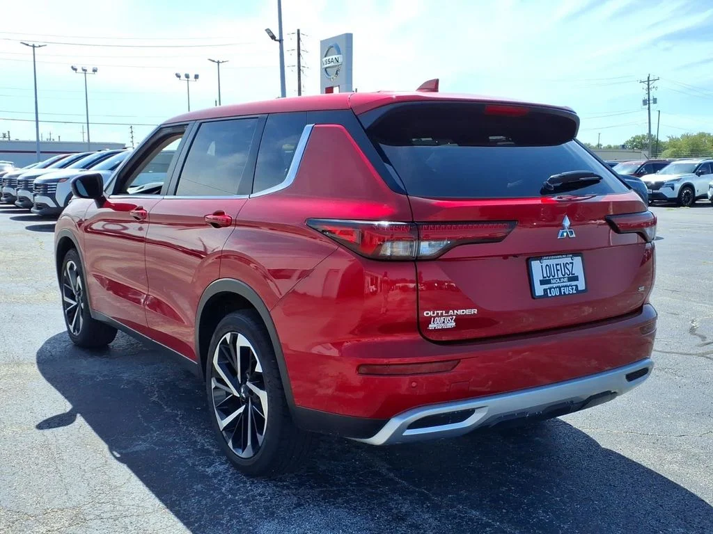 Used 2024 Red Mitsubishi SE image 8