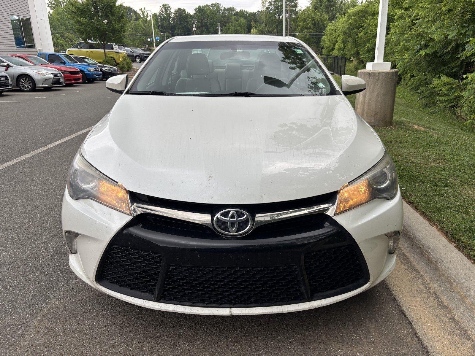 Used 2017 Blizzard Pearl Toyota SE image 5