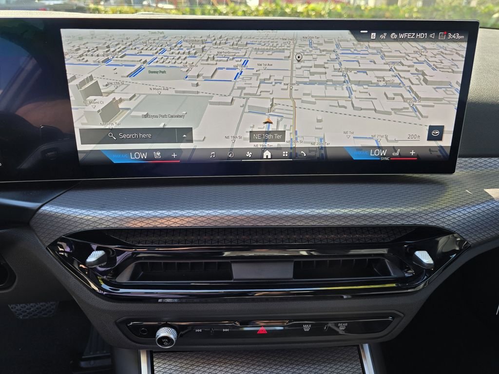 2025 BMW 3 Series 330i - Photo 19