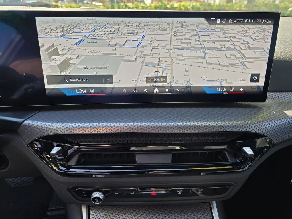 2025 BMW 3 Series 330i - Photo 19