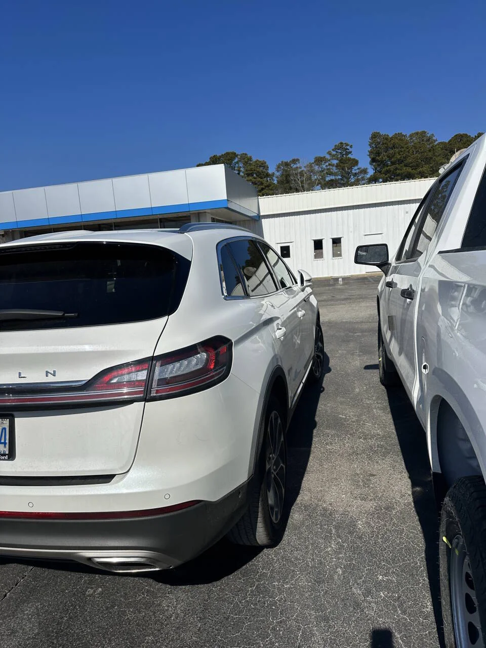 Used 2022 White Lincoln Reserve AWD 4dr SUV image 3