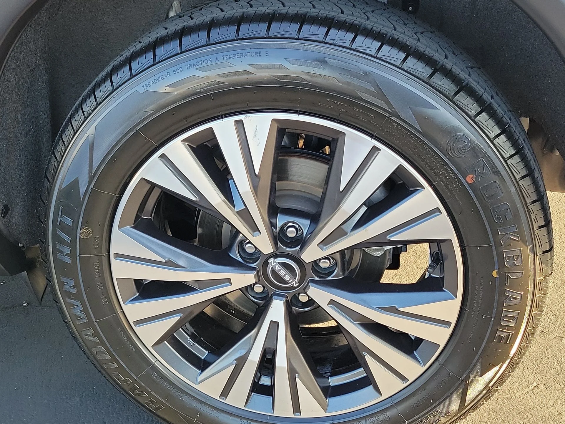 Used 2023 White Nissan SV image 4