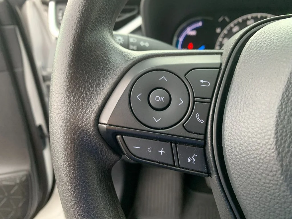 Used 2025 White Toyota XLE image 27
