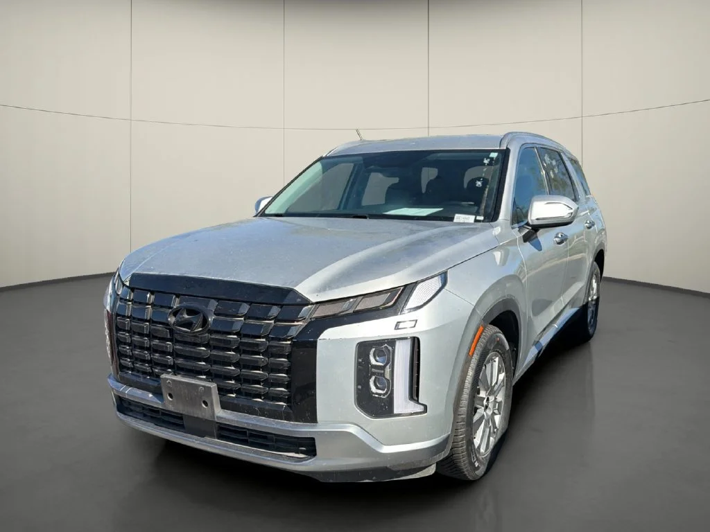Used 2024 Silver Hyundai SEL 7P image 3