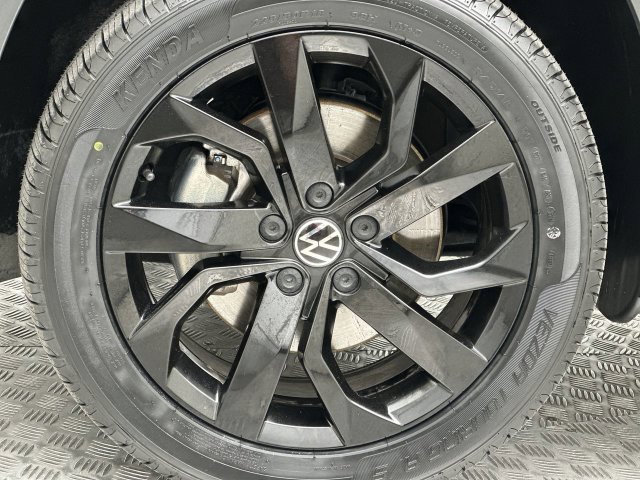 Used 2022 Black Volkswagen 1.5T SE image 10