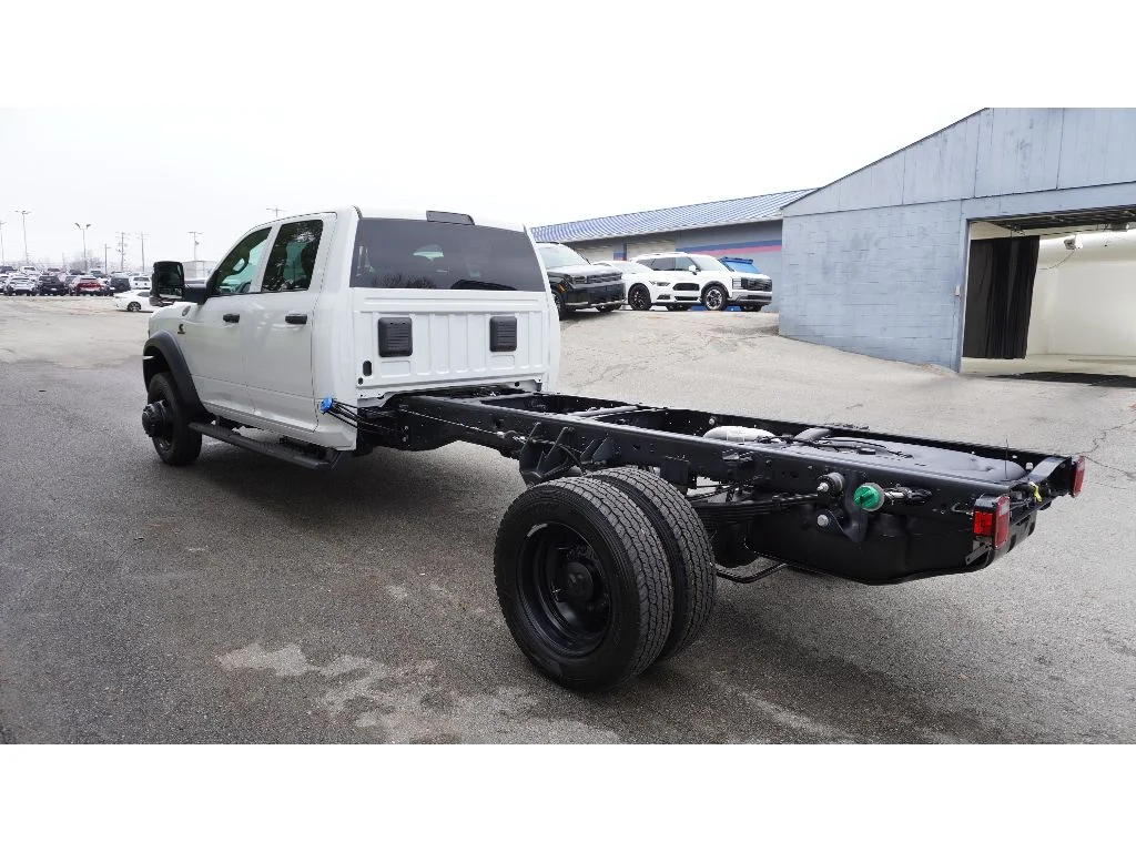 New 2026 Bright White Clear-Coat Exterior Paint RAM Tradesman image 4
