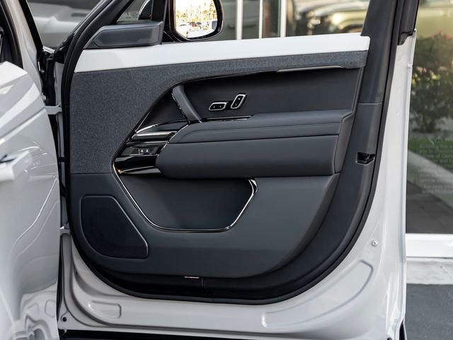 New 2026 Borasco Grey LAND ROVER Dynamic SE image 28