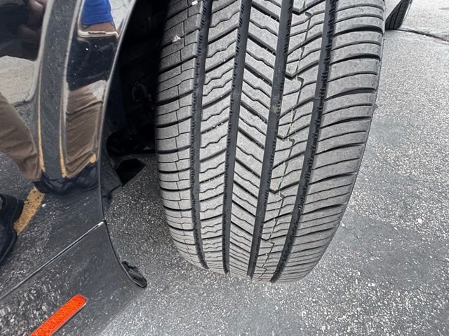 Used 2017 Pitch Black Clearcoat Dodge R/T Shaker image 26