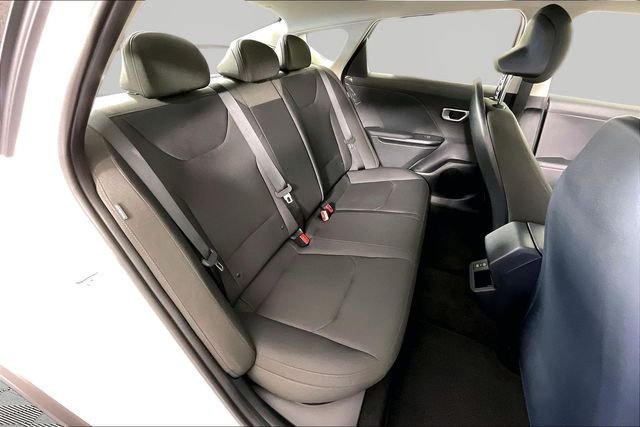New 2026 Snow White Pearl Kia LXS image 11