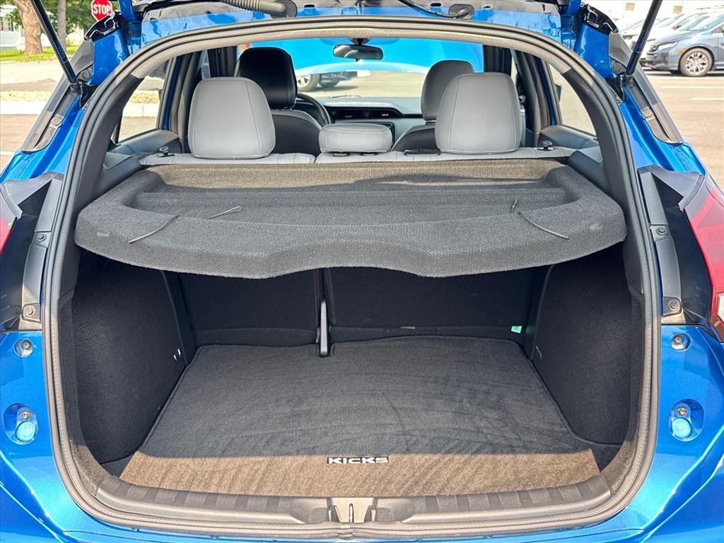 Used 2023 Electric Blue Metallic/Super Black Nissan SR image 28