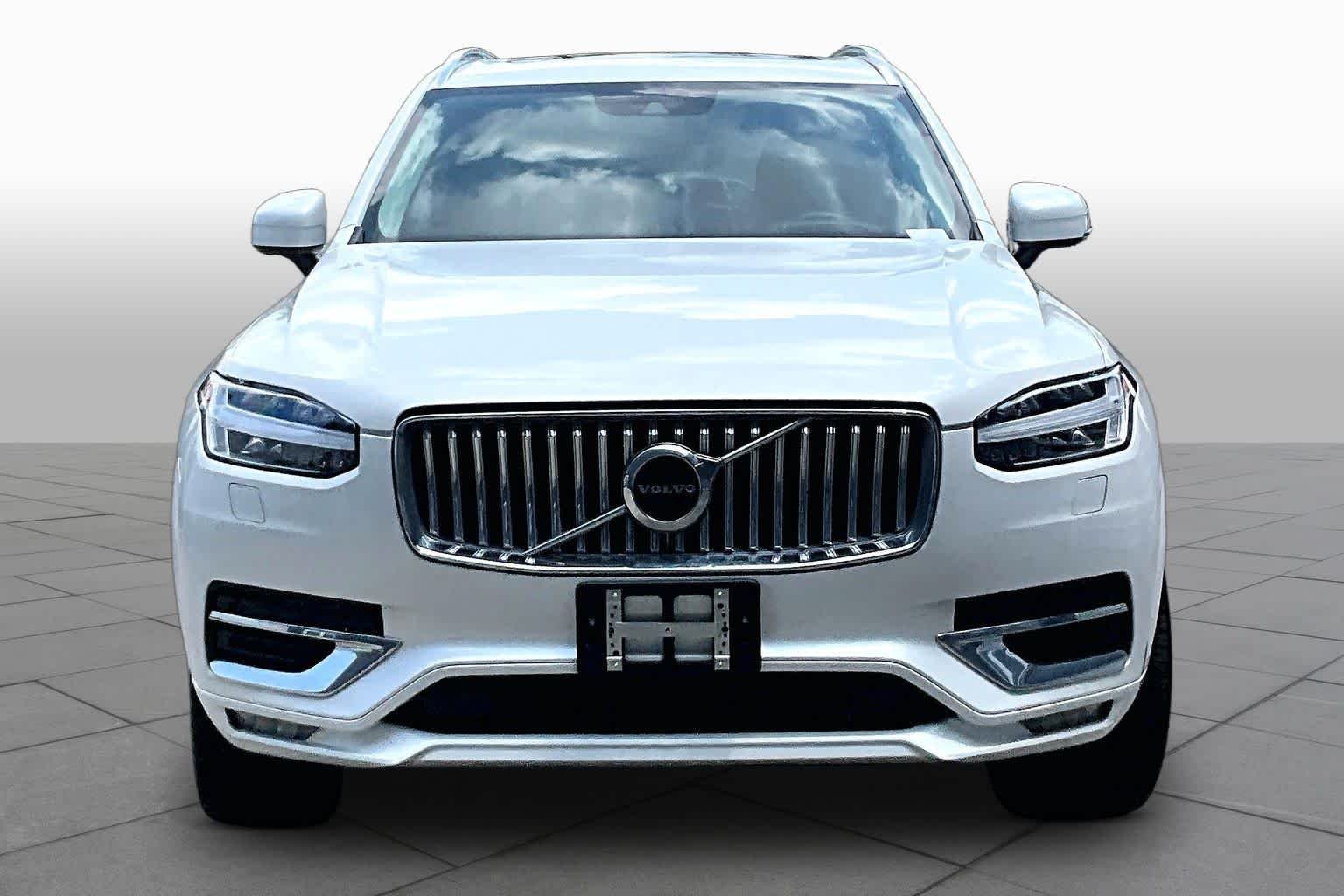 Used 2021 Crystal White Metallic Volvo Inscription image 4