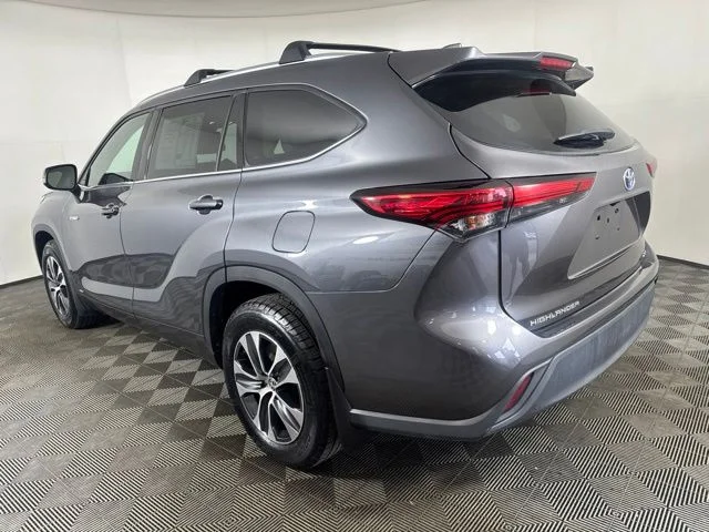 Used 2021 Gray Toyota XLE image 6