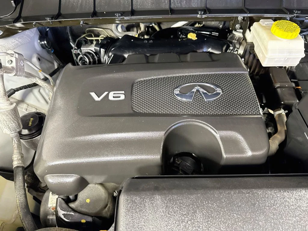Certified Used 2023 Silver INFINITI LUXE image 41