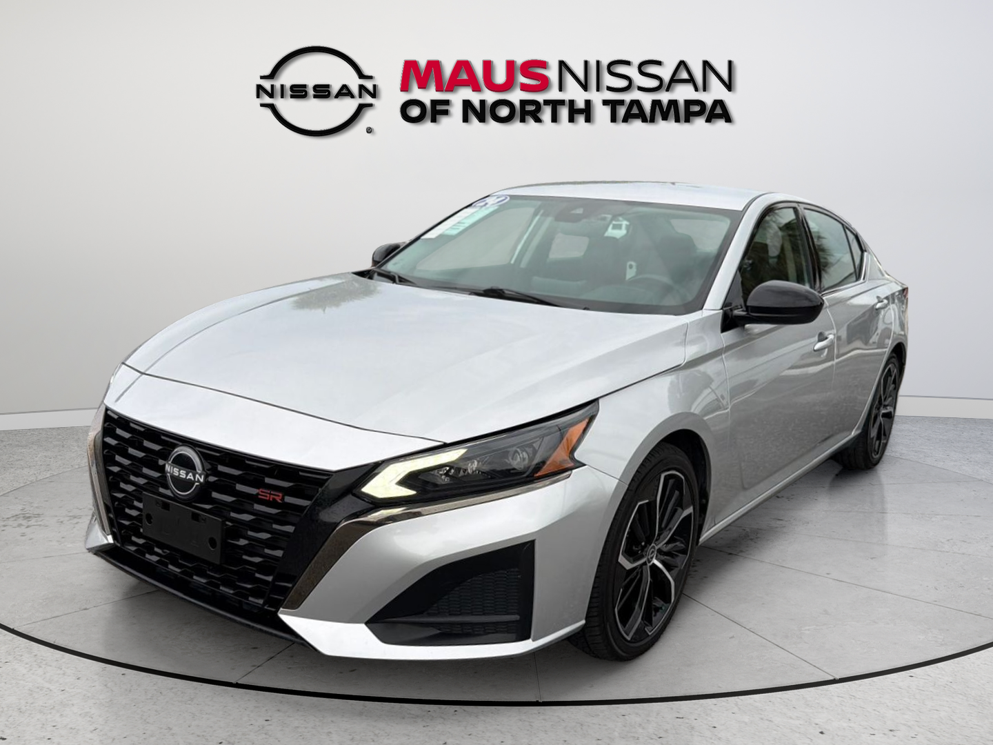Used 2024 Silver Nissan 2.5 SR image 4