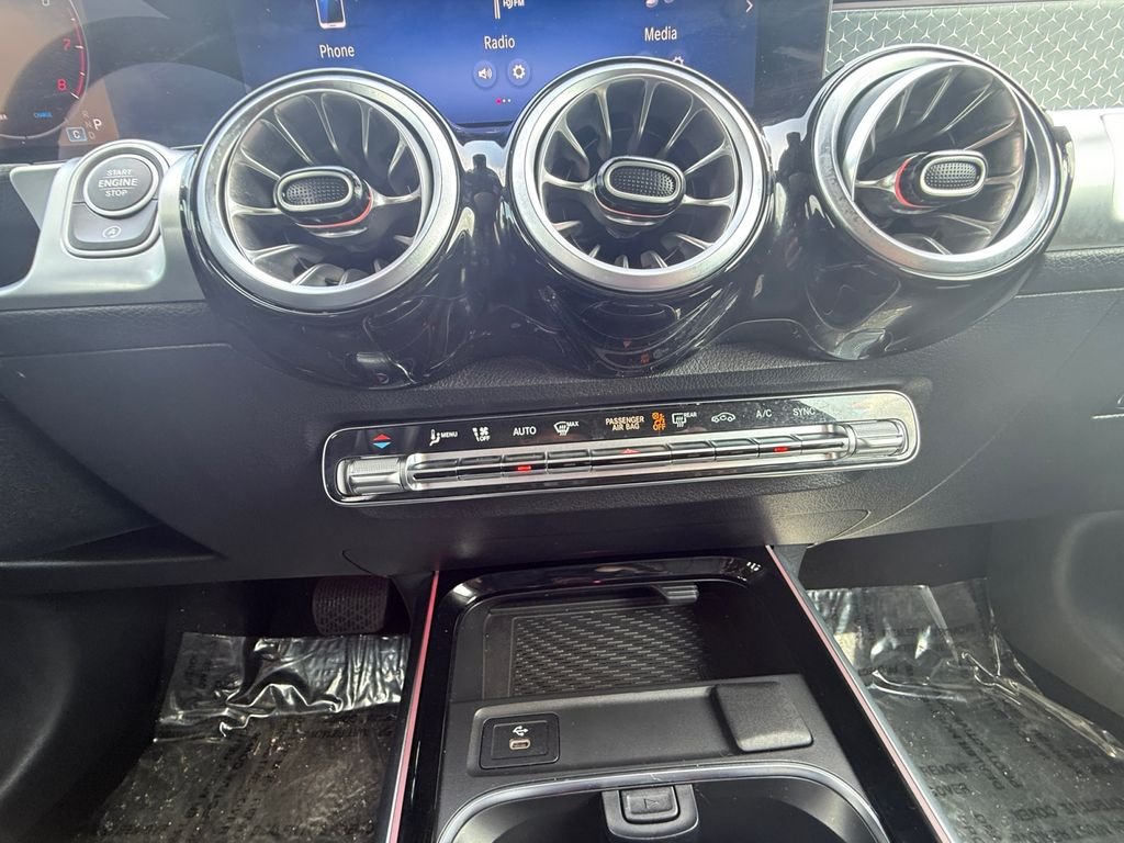 Used 2025 Black Mercedes-Benz GLB 250 image 24