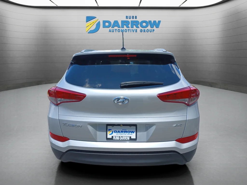 Used 2017 Silver Hyundai SE image 4