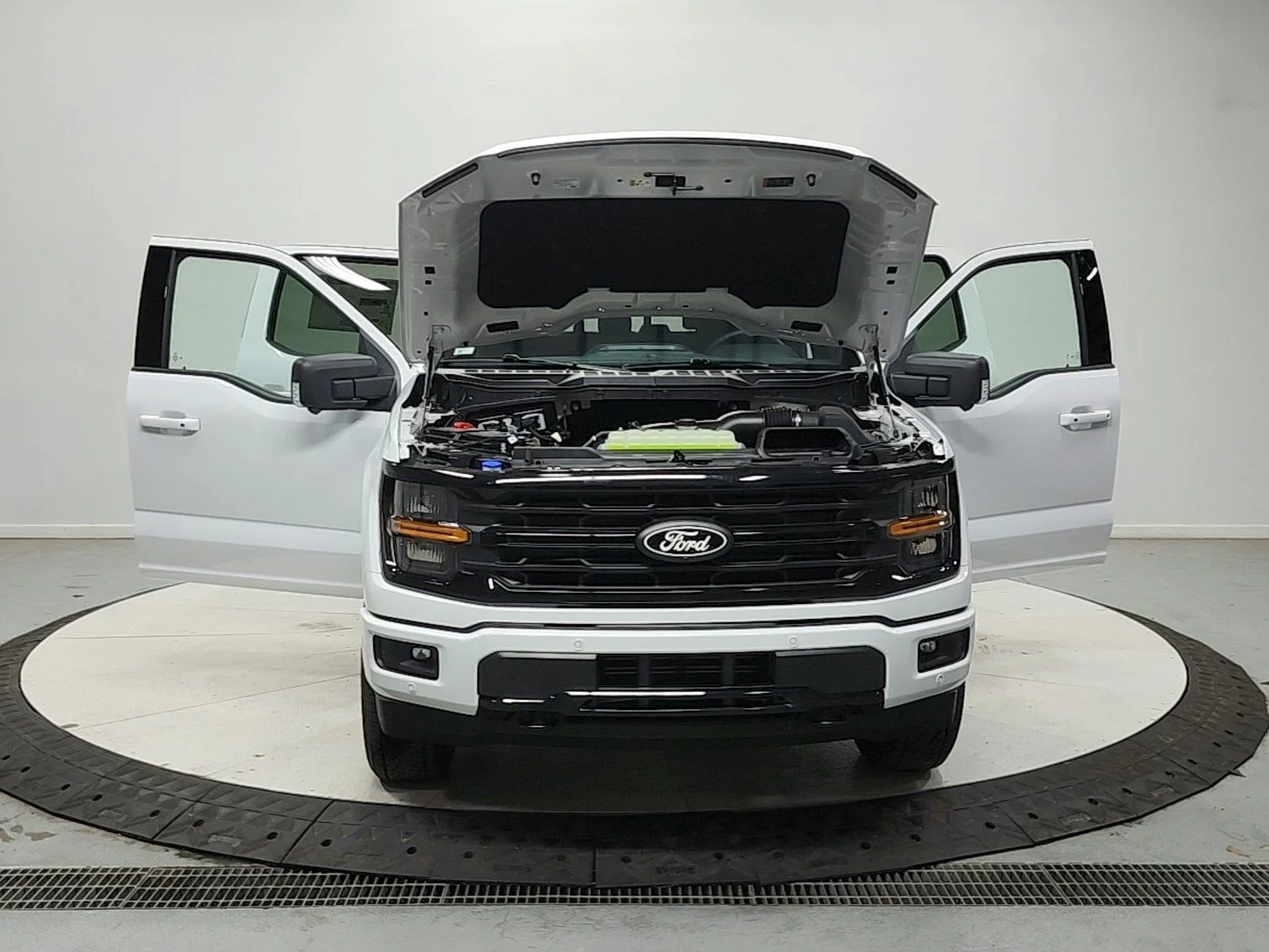 New 2026 Oxford White Ford XLT image 11