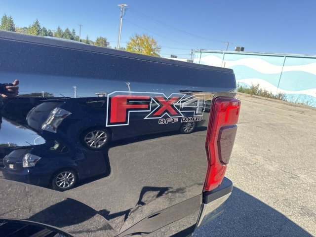 Used 2020 Black Metallic Ford Lariat image 13