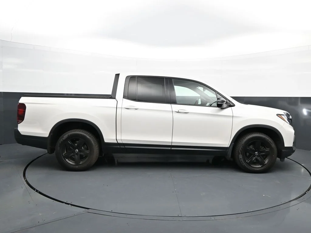 Used 2023 Platinum White Pearl Honda Black Edition image 9