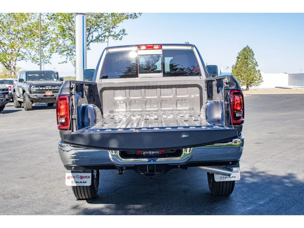 New 2026 Granite Crystal Metallic Clearcoat Ram Tradesman image 11