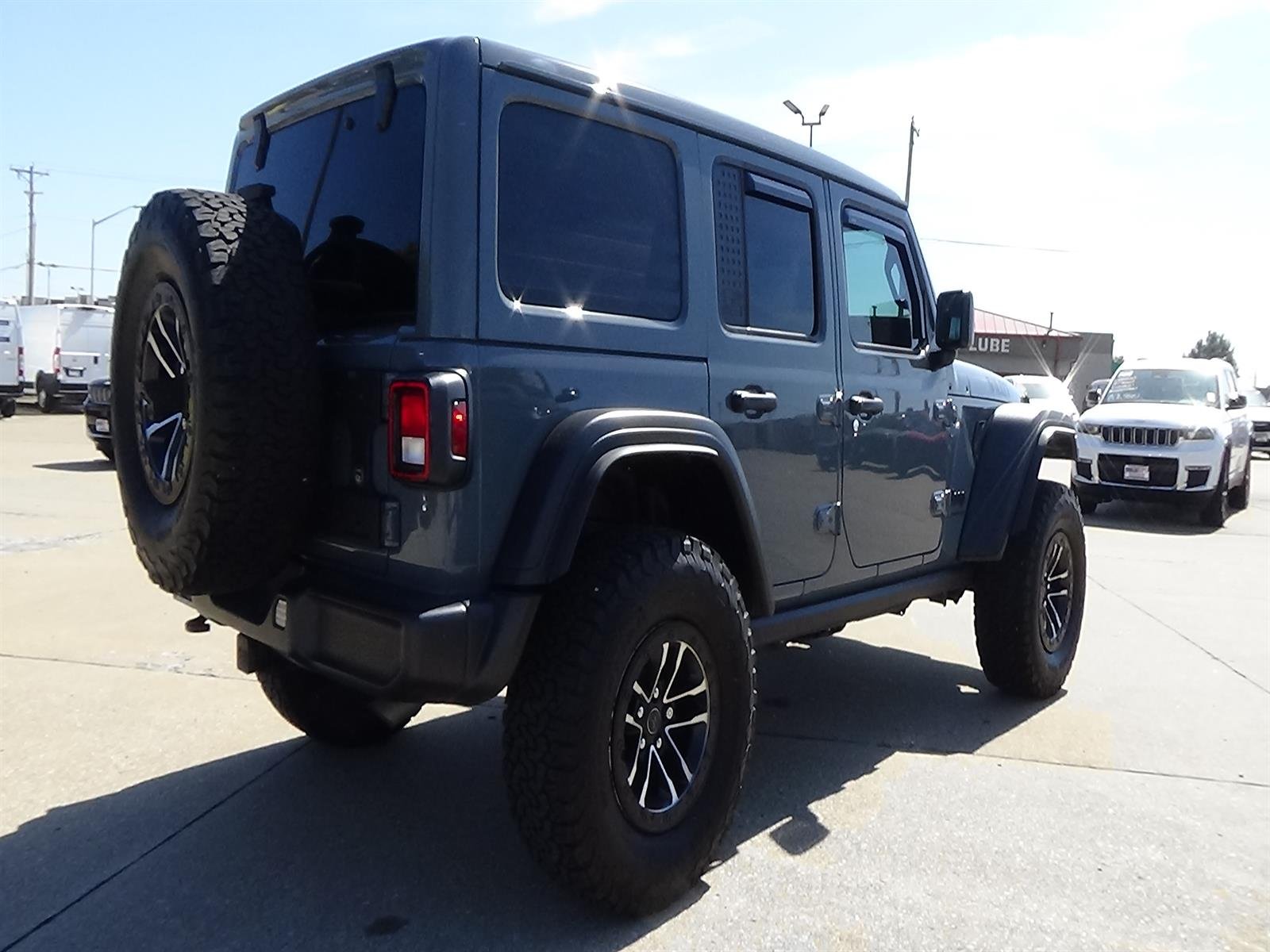Certified Used 2024 Anvil Clear Coat (pds) Jeep Willys image 7