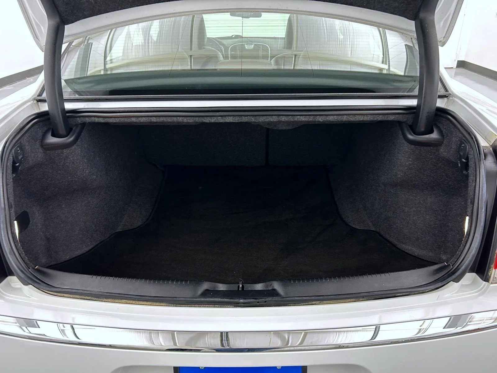Used 2020 White Chrysler Limited image 22