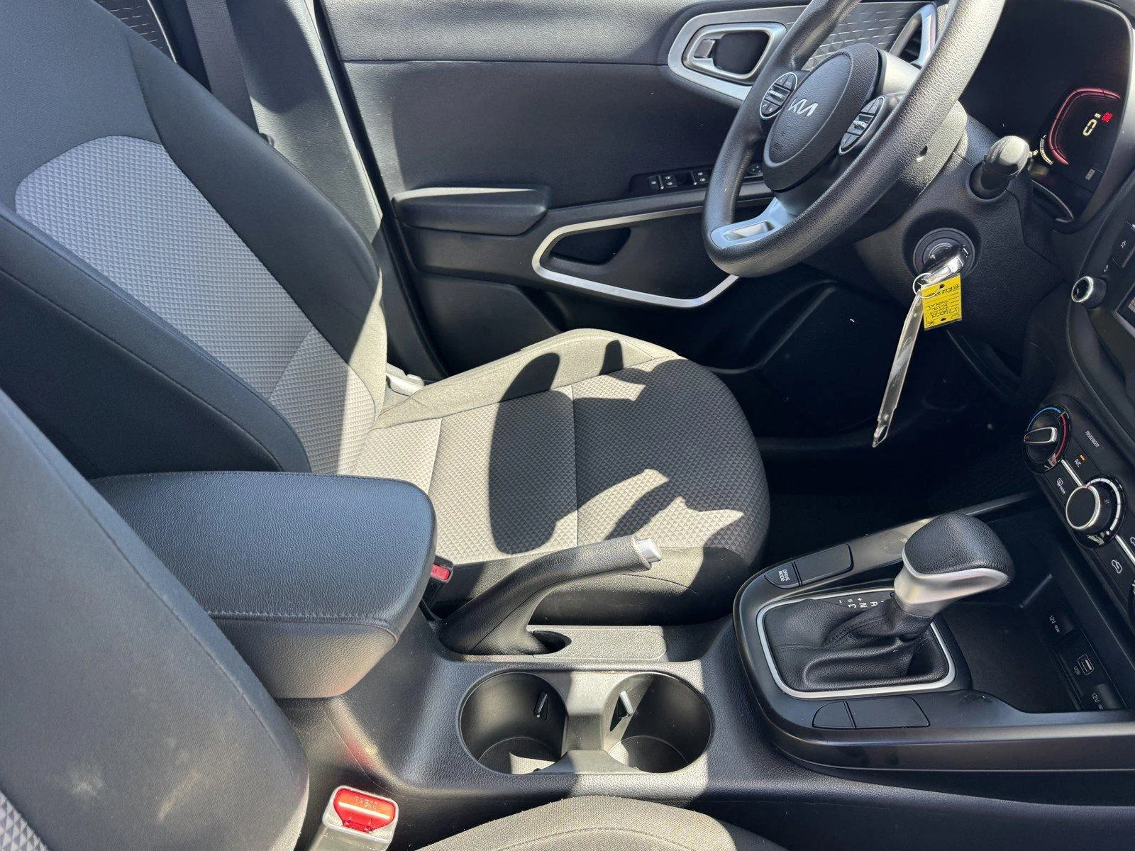 Used 2024 Snow White Pearl Kia LX image 9