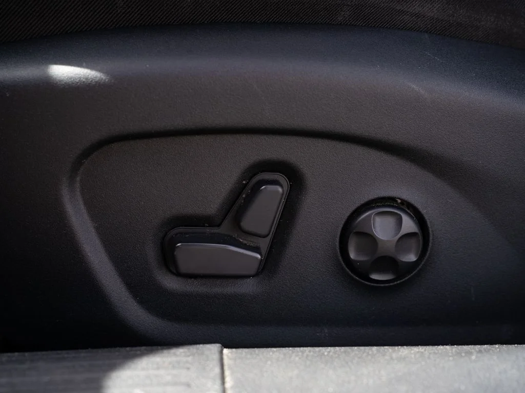 Used 2016 Blue Chrysler C image 20